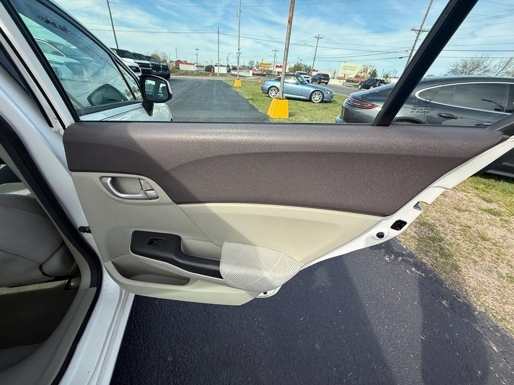 Honda Civic LX Sedan 5-Speed AT 2012