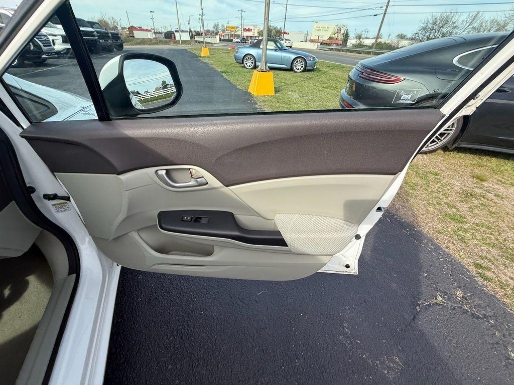 Honda Civic LX Sedan 5-Speed AT 2012