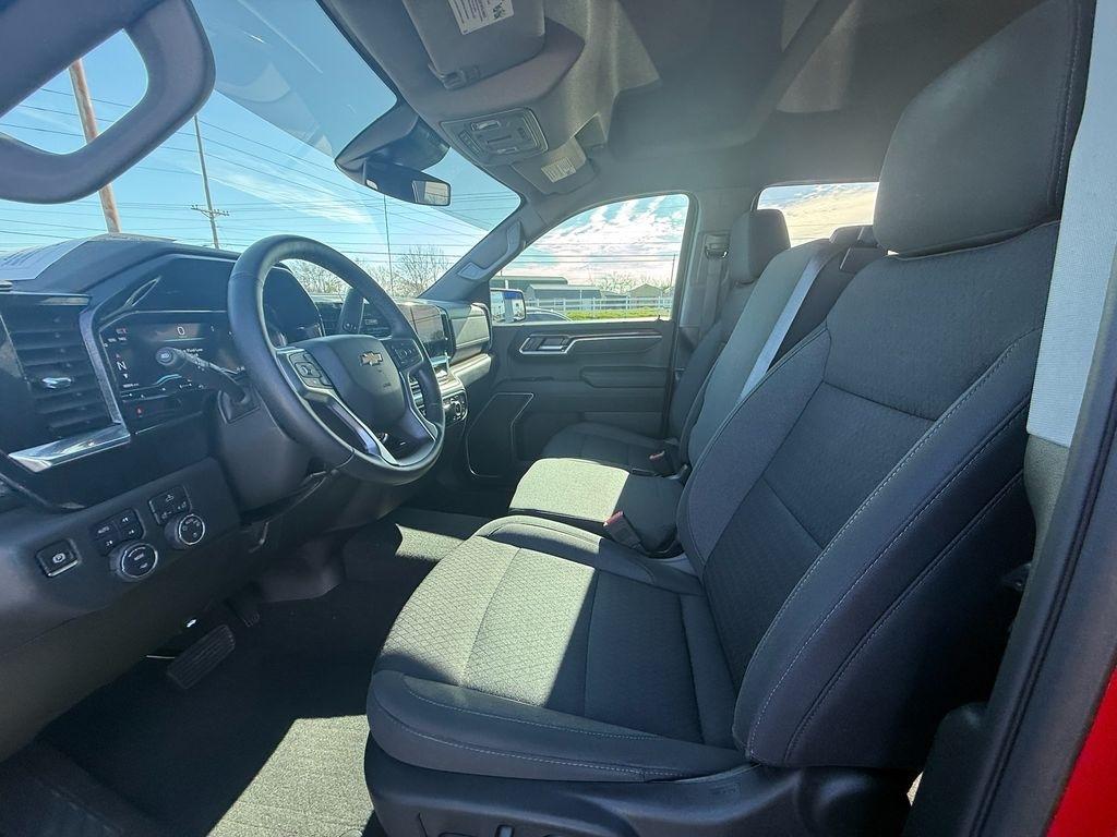 Chevrolet Silverado 1500 LT Crew Cab 4WD 2025