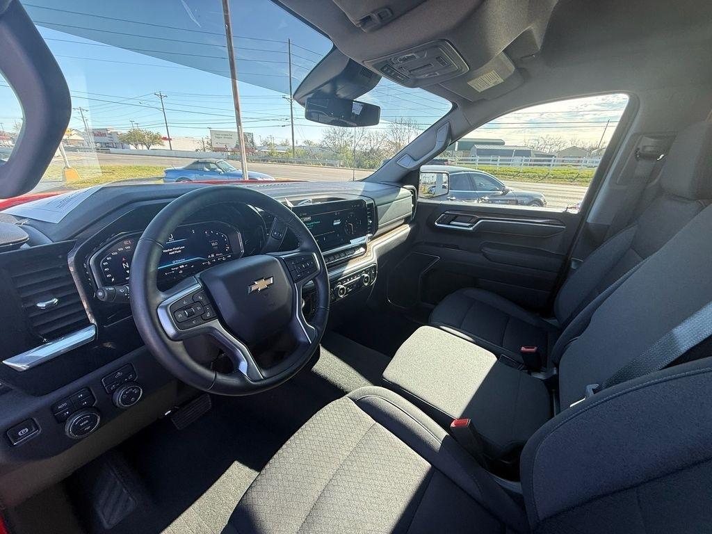 Chevrolet Silverado 1500 LT Crew Cab 4WD 2025