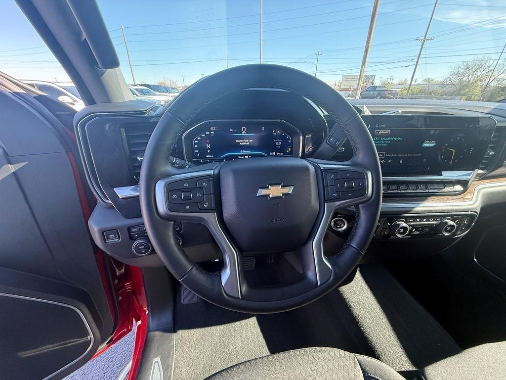 Chevrolet Silverado 1500 LT Crew Cab 4WD 2025