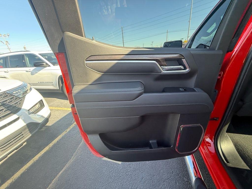 Chevrolet Silverado 1500 LT Crew Cab 4WD 2025