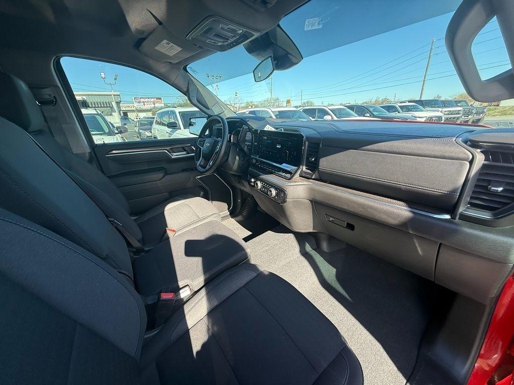 Chevrolet Silverado 1500 LT Crew Cab 4WD 2025