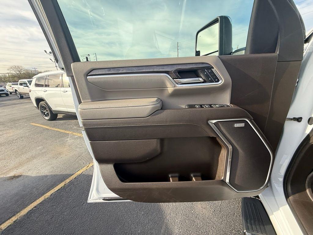 Chevrolet Silverado 2500HD LTZ Crew Cab Long Box 4WD 2024