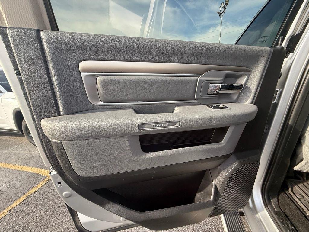 RAM 2500 SLT Crew Cab SWB 4WD 2015