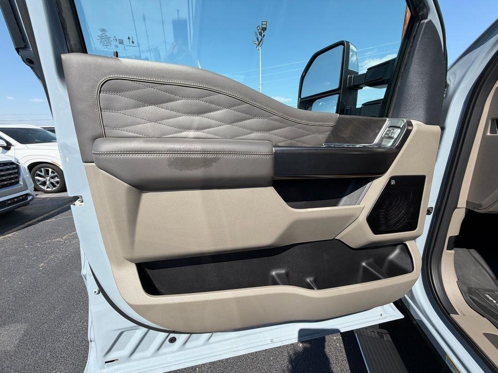 Ford F-450 SD Platinum Crew Cab DRW 4WD 2026