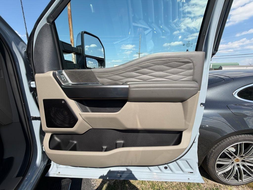 Ford F-450 SD Platinum Crew Cab DRW 4WD 2026