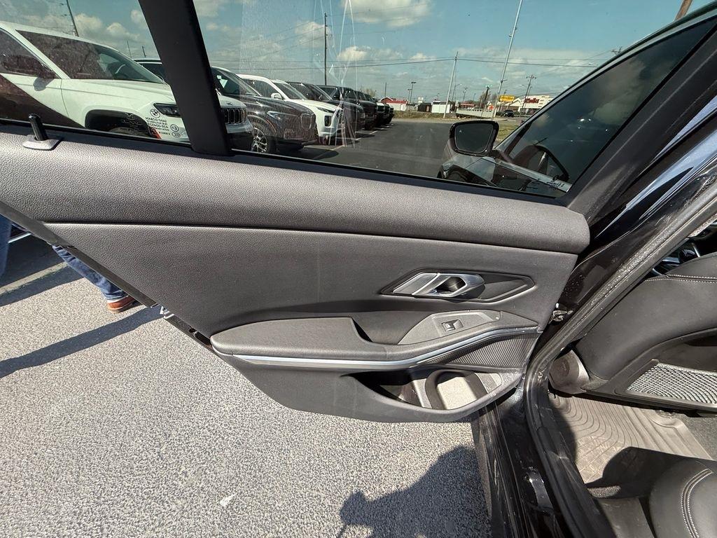 BMW 3-Series 330i xDrive 2022