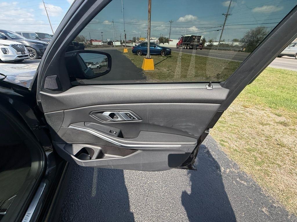 BMW 3-Series 330i xDrive 2022