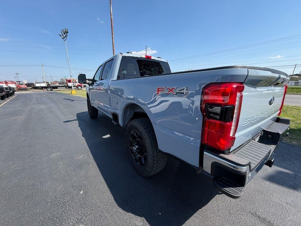 Ford F-250 SD Lariat Crew Cab 4WD 2024