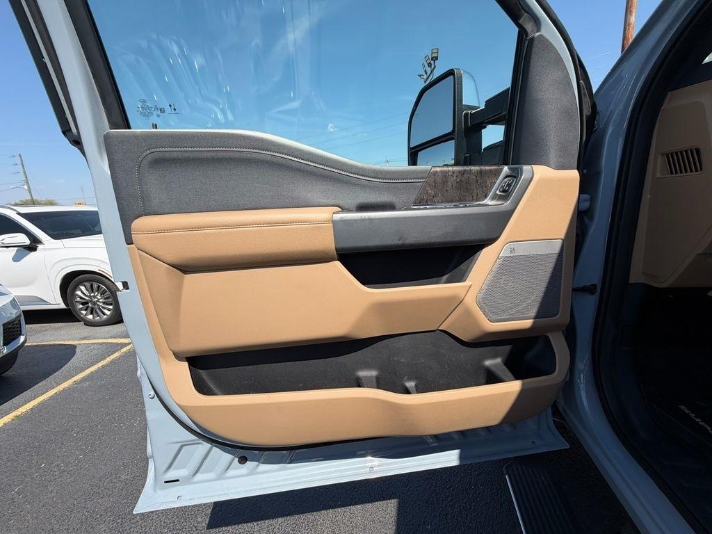 Ford F-250 SD Lariat Crew Cab 4WD 2024