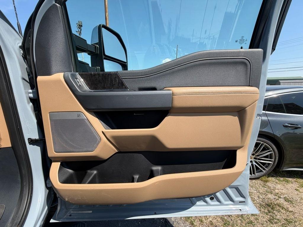 Ford F-250 SD Lariat Crew Cab 4WD 2024