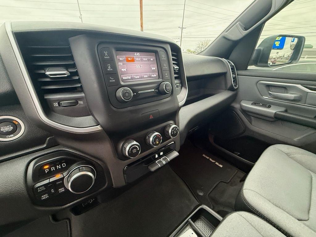 RAM 1500 Big Horn Quad Cab 4WD 2021