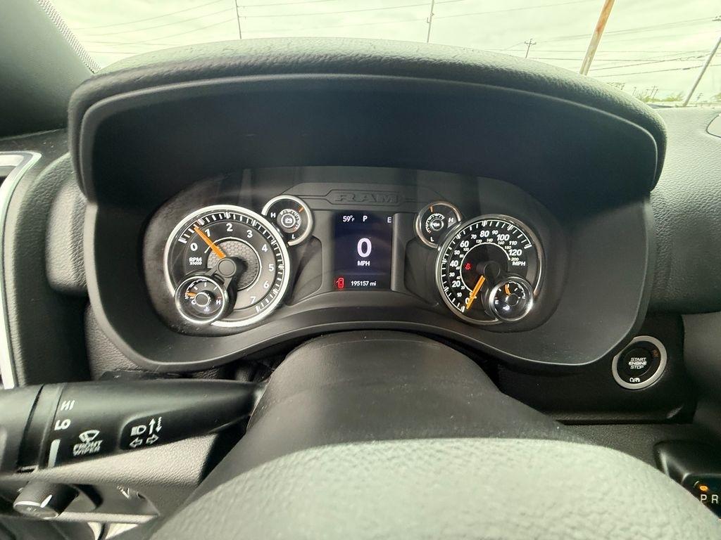 RAM 1500 Big Horn Quad Cab 4WD 2021