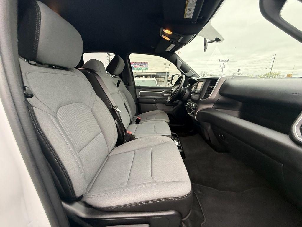 RAM 1500 Big Horn Quad Cab 4WD 2021