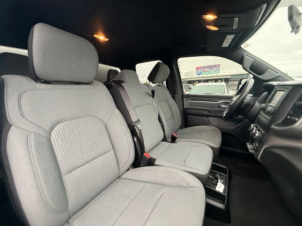 RAM 1500 Big Horn Quad Cab 4WD 2021