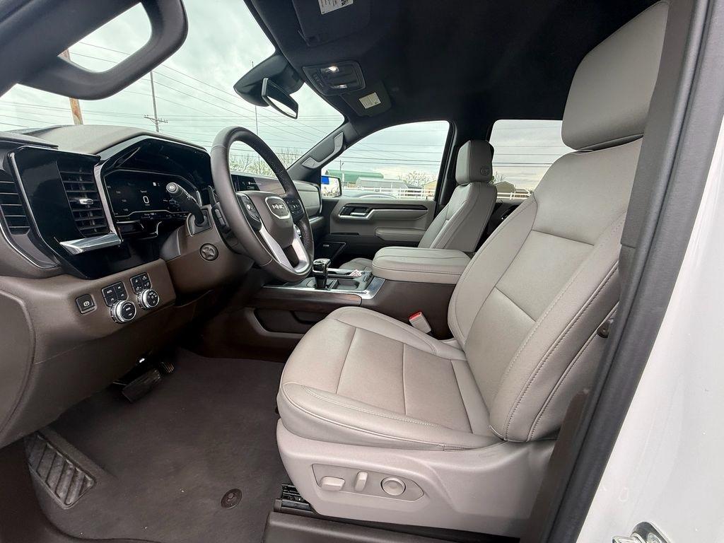 GMC Sierra 1500 SLT Crew Cab 4WD 2023