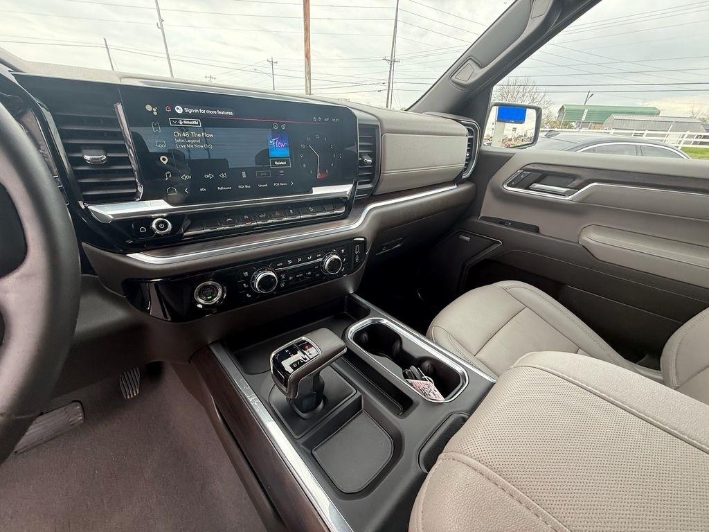 GMC Sierra 1500 SLT Crew Cab 4WD 2023