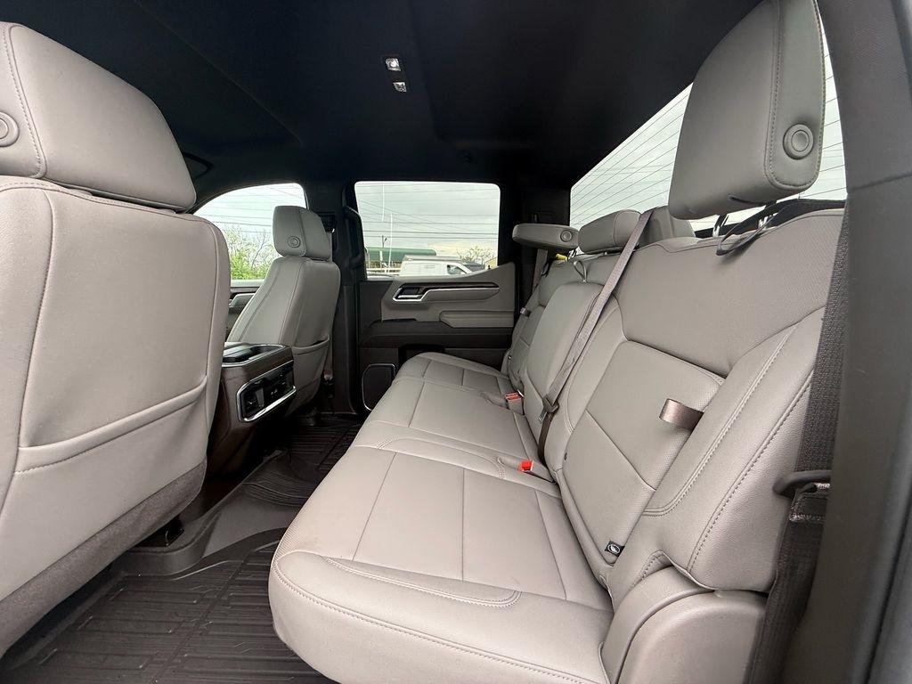 GMC Sierra 1500 SLT Crew Cab 4WD 2023