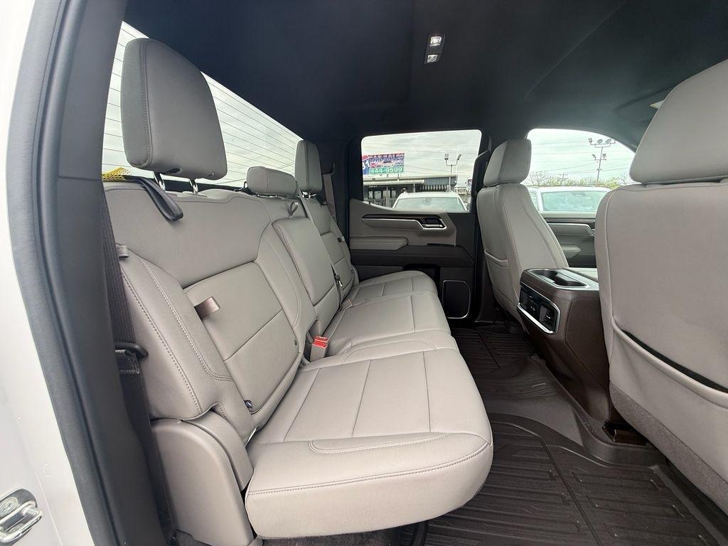 GMC Sierra 1500 SLT Crew Cab 4WD 2023