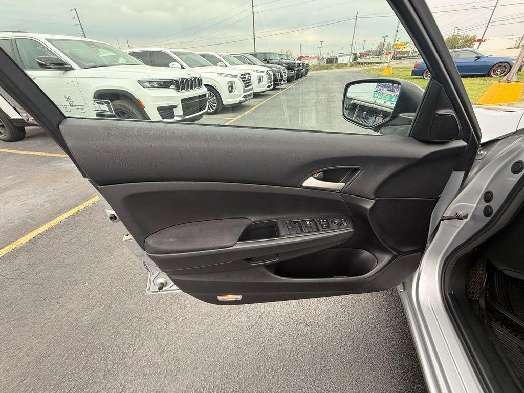 Honda Accord LX sedan AT 2012