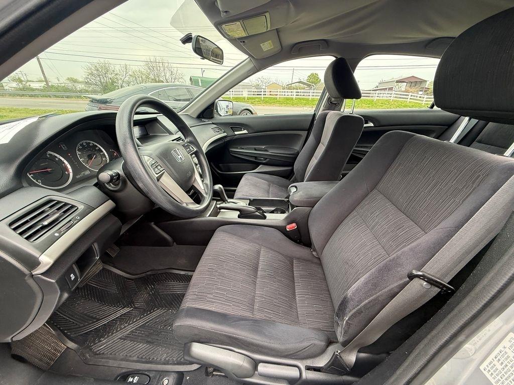 Honda Accord LX sedan AT 2012