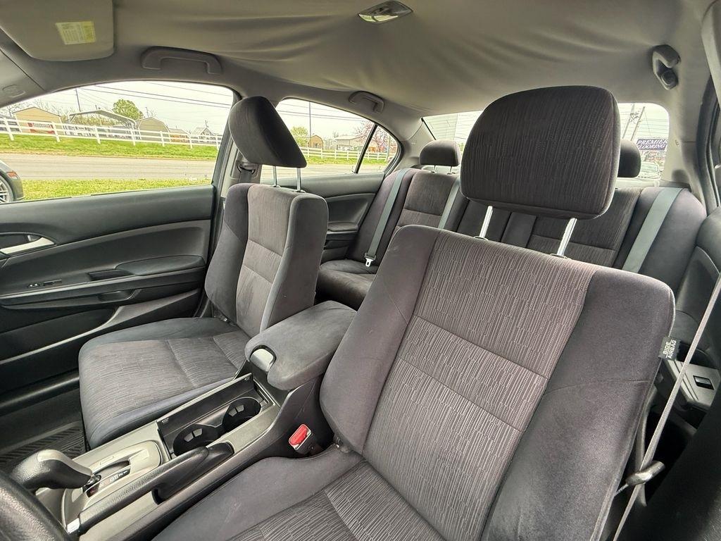 Honda Accord LX sedan AT 2012