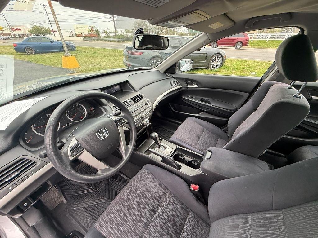 Honda Accord LX sedan AT 2012