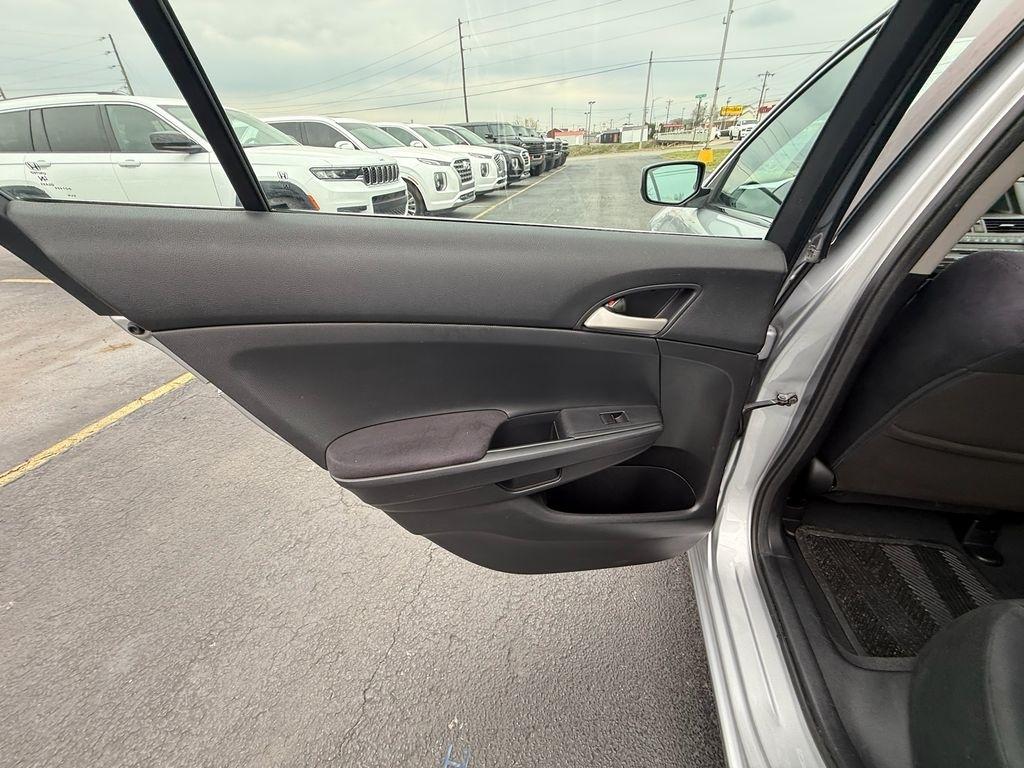 Honda Accord LX sedan AT 2012