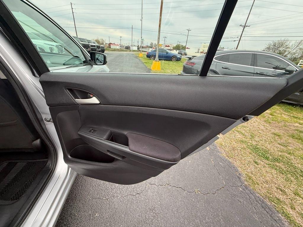 Honda Accord LX sedan AT 2012