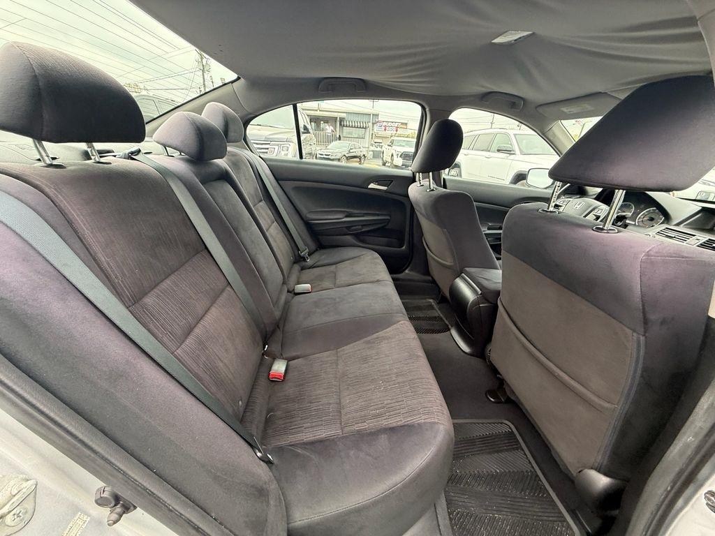 Honda Accord LX sedan AT 2012