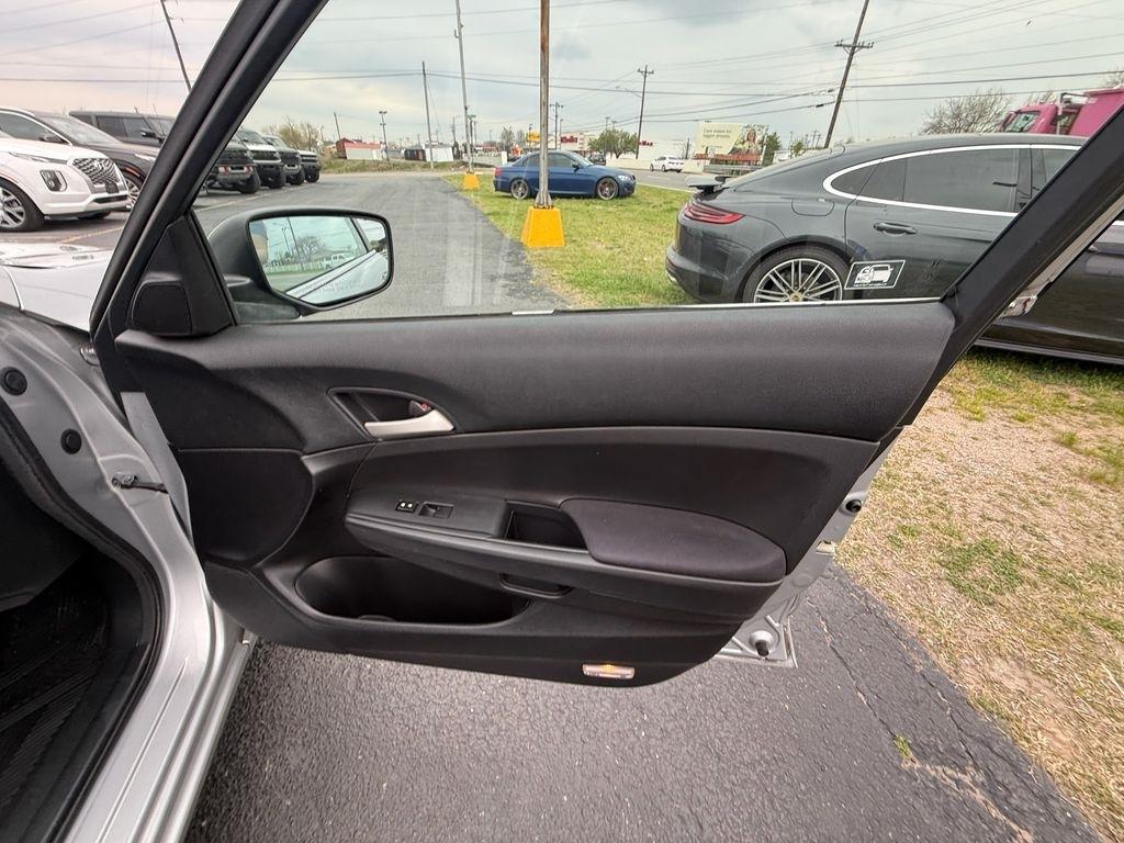 Honda Accord LX sedan AT 2012