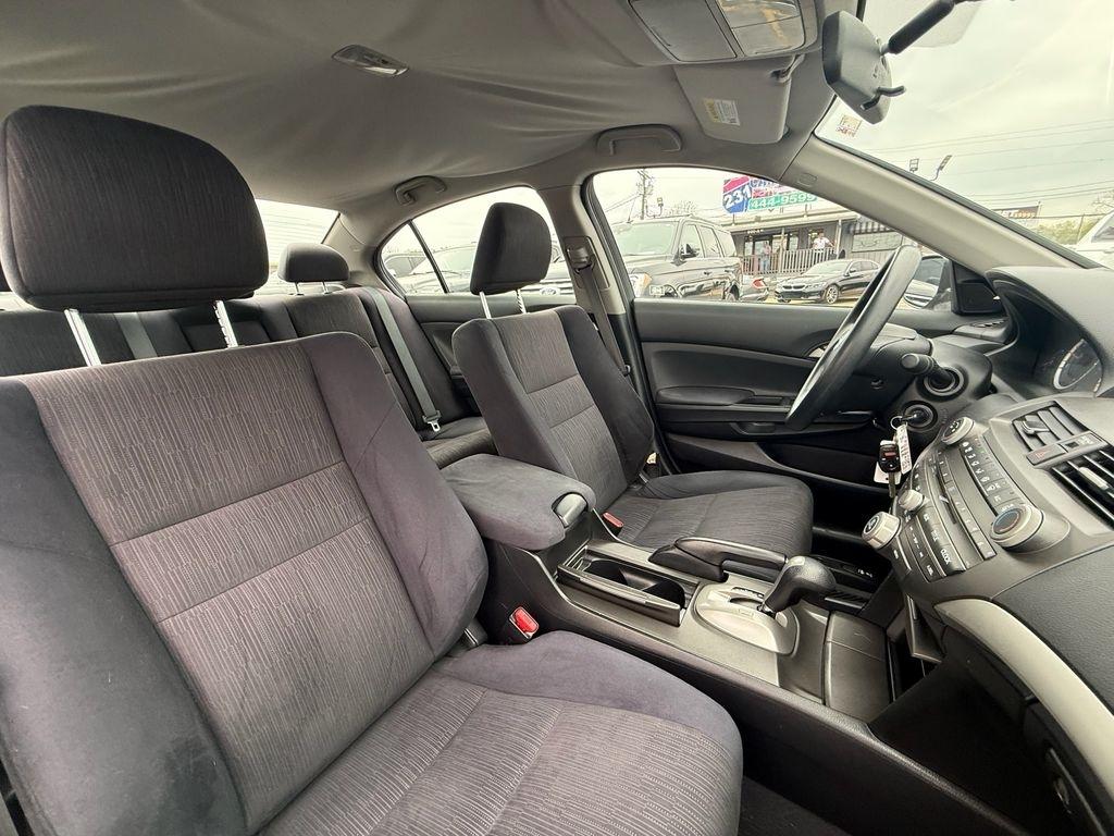 Honda Accord LX sedan AT 2012