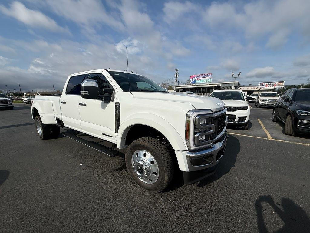 2026 Ford F-450 SD Lariat Crew Cab DRW 4WD