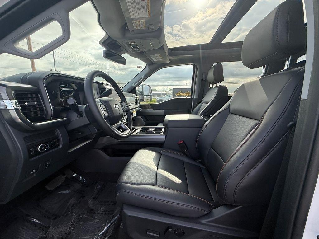 Ford F-450 SD Lariat Crew Cab DRW 4WD 2026