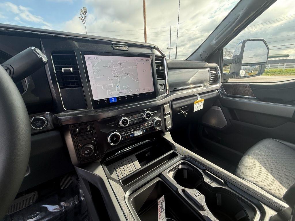 Ford F-450 SD Lariat Crew Cab DRW 4WD 2026