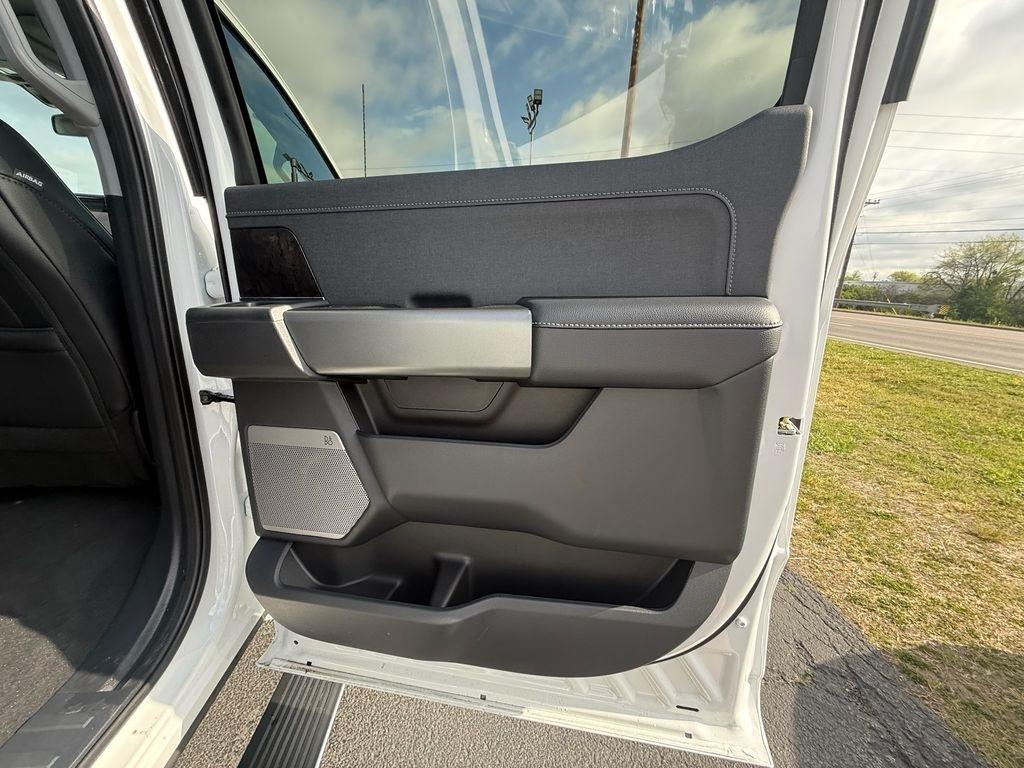 Ford F-450 SD Lariat Crew Cab DRW 4WD 2026