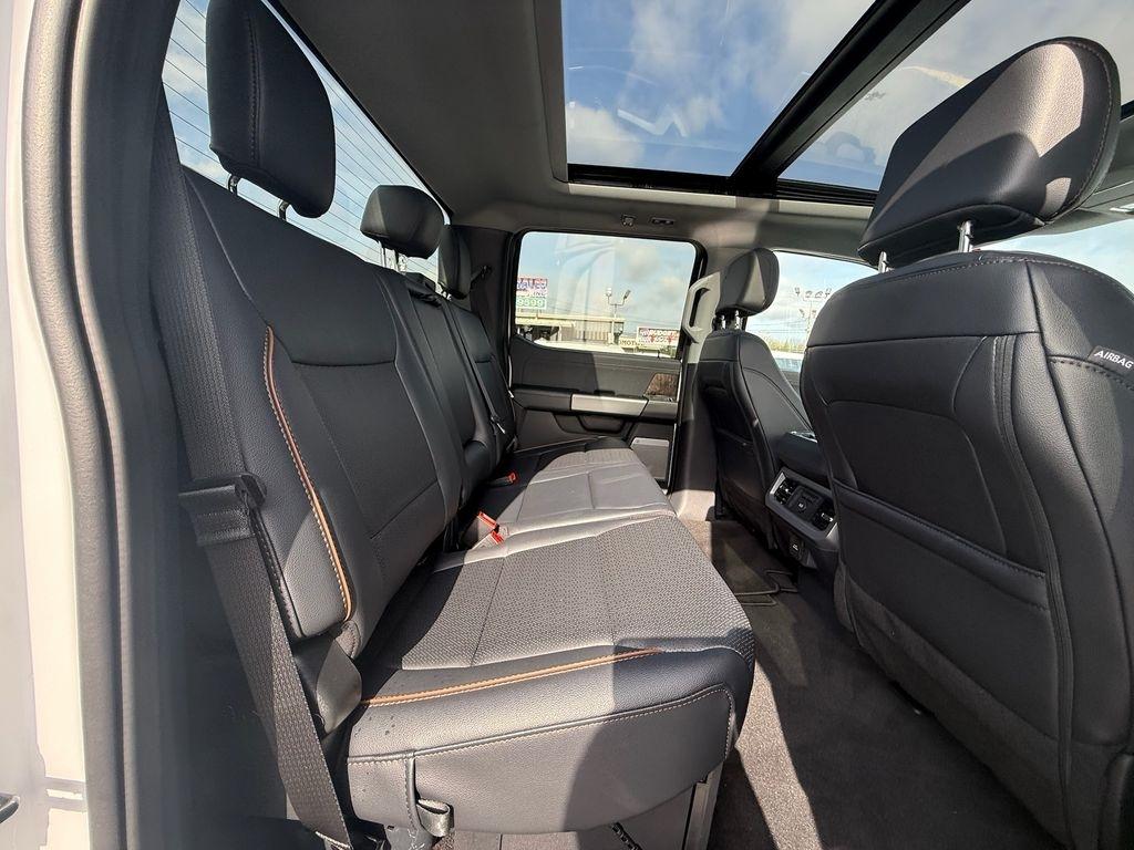 Ford F-450 SD Lariat Crew Cab DRW 4WD 2026