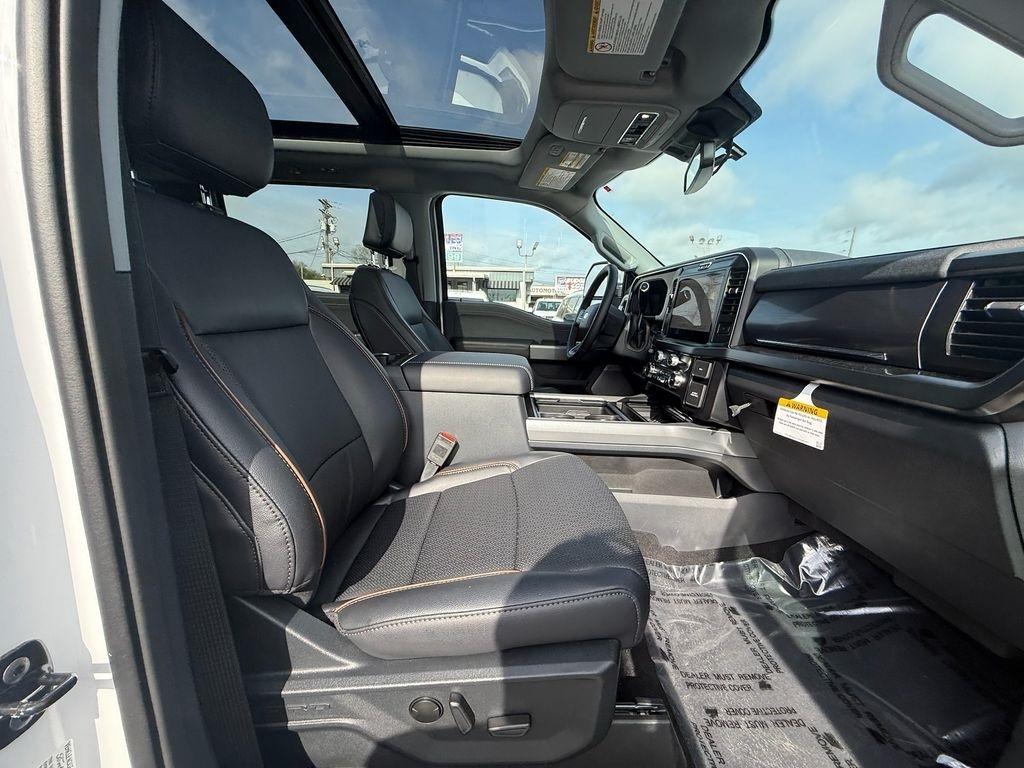 Ford F-450 SD Lariat Crew Cab DRW 4WD 2026