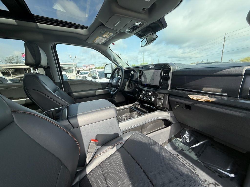 Ford F-450 SD Lariat Crew Cab DRW 4WD 2026