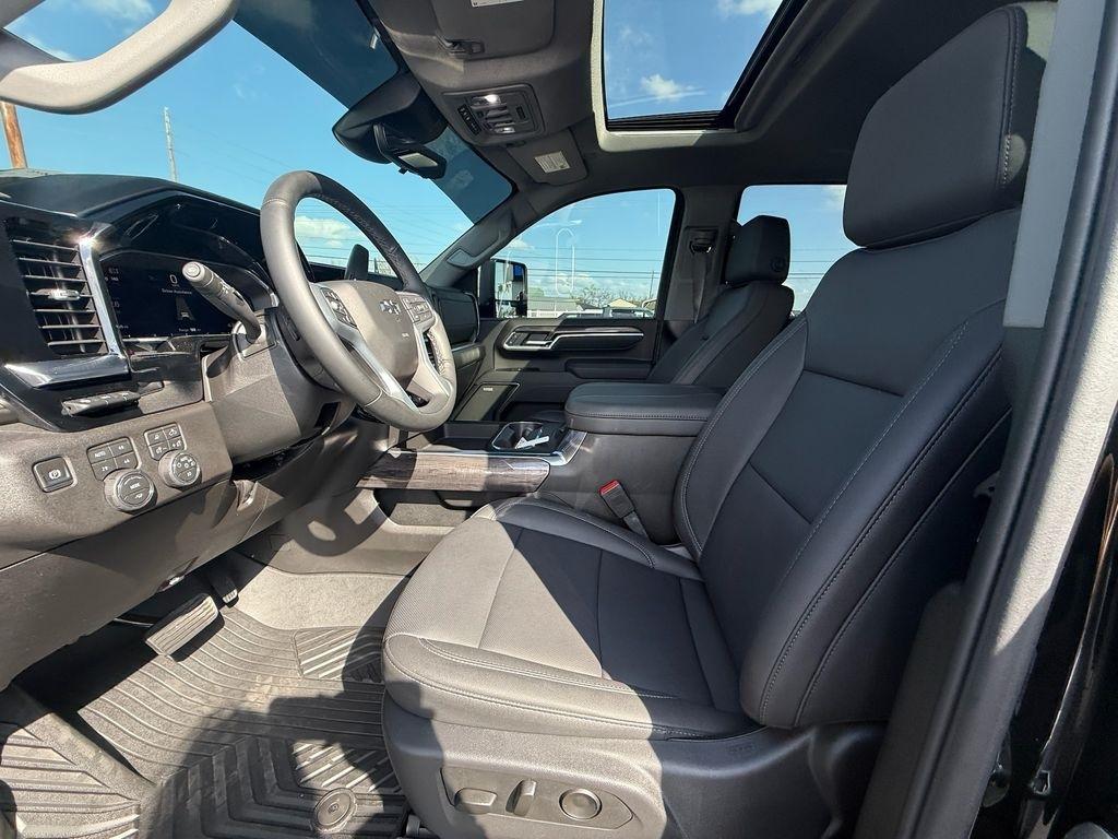 Chevrolet Silverado 2500HD LTZ Crew Cab Long Box 4WD 2026