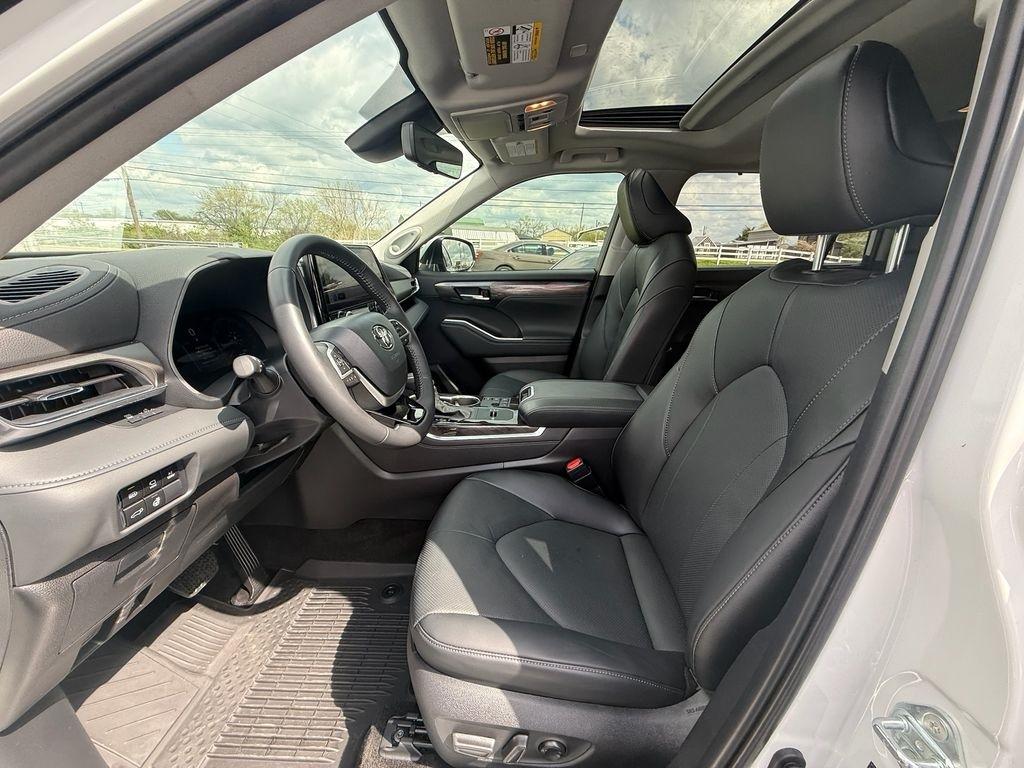 Toyota Highlander Hybrid Limited AWD 2025