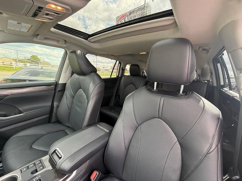 Toyota Highlander Hybrid Limited AWD 2025