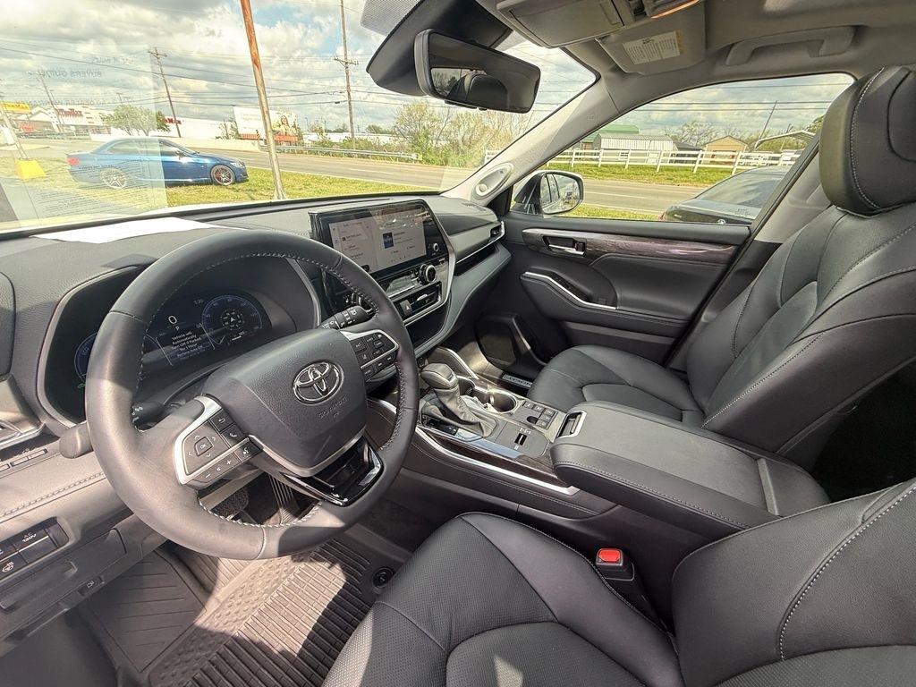 Toyota Highlander Hybrid Limited AWD 2025