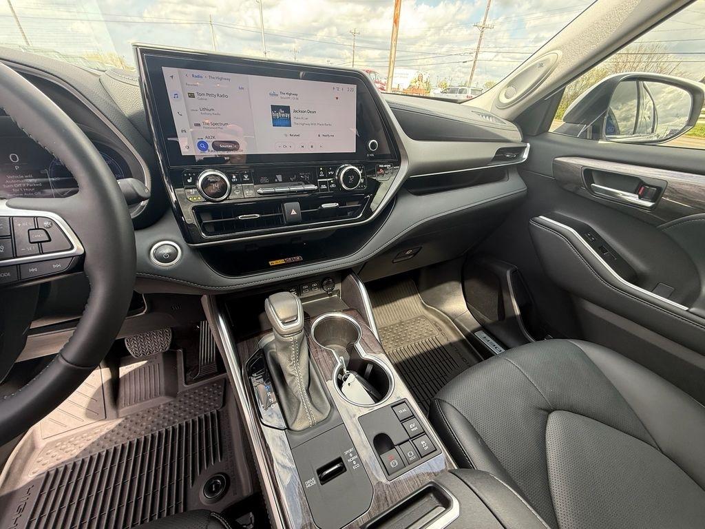 Toyota Highlander Hybrid Limited AWD 2025
