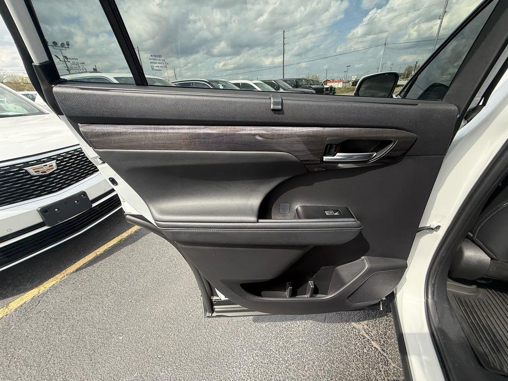 Toyota Highlander Hybrid Limited AWD 2025