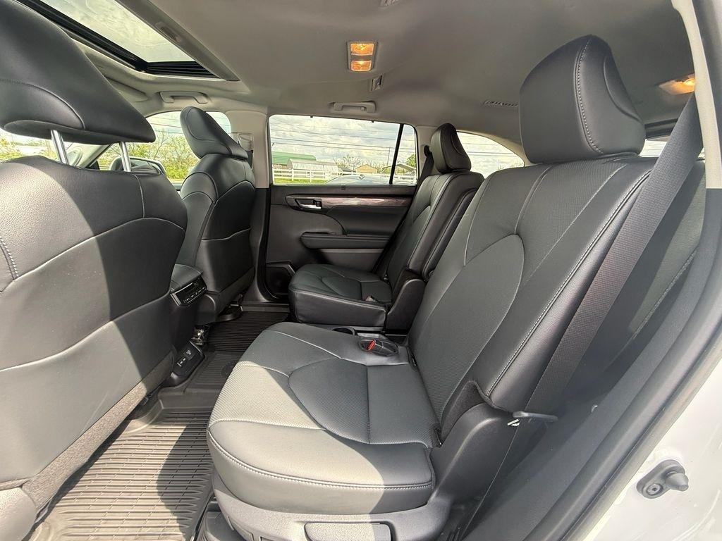 Toyota Highlander Hybrid Limited AWD 2025