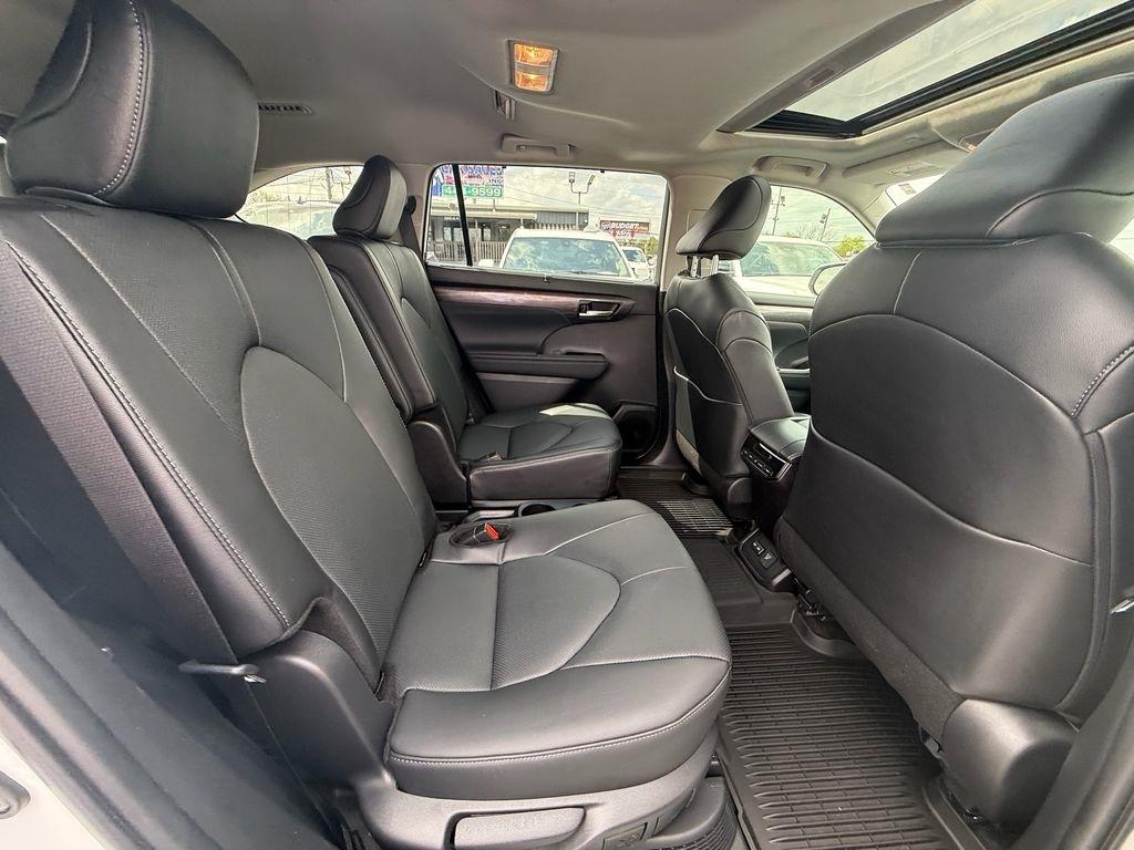 Toyota Highlander Hybrid Limited AWD 2025