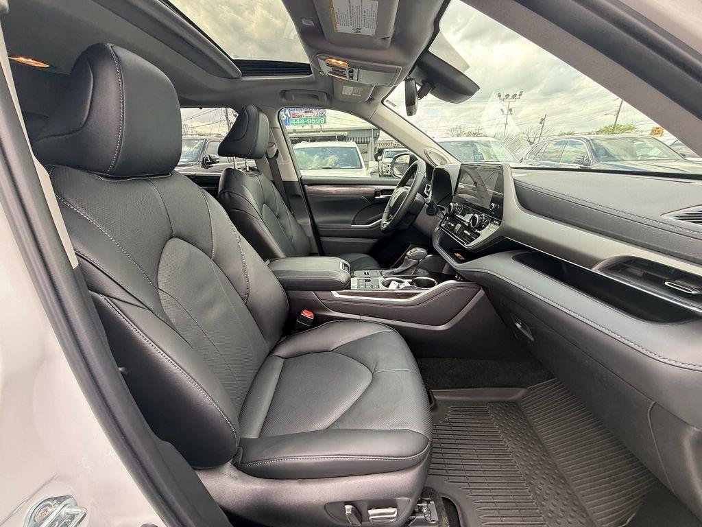 Toyota Highlander Hybrid Limited AWD 2025
