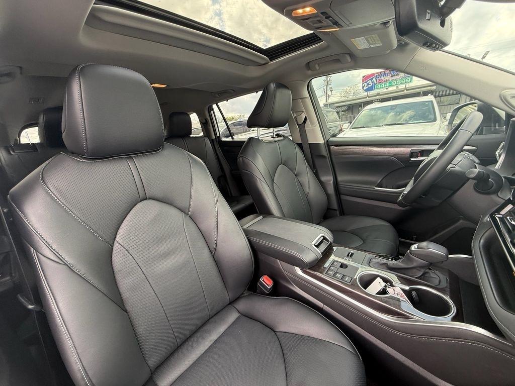 Toyota Highlander Hybrid Limited AWD 2025